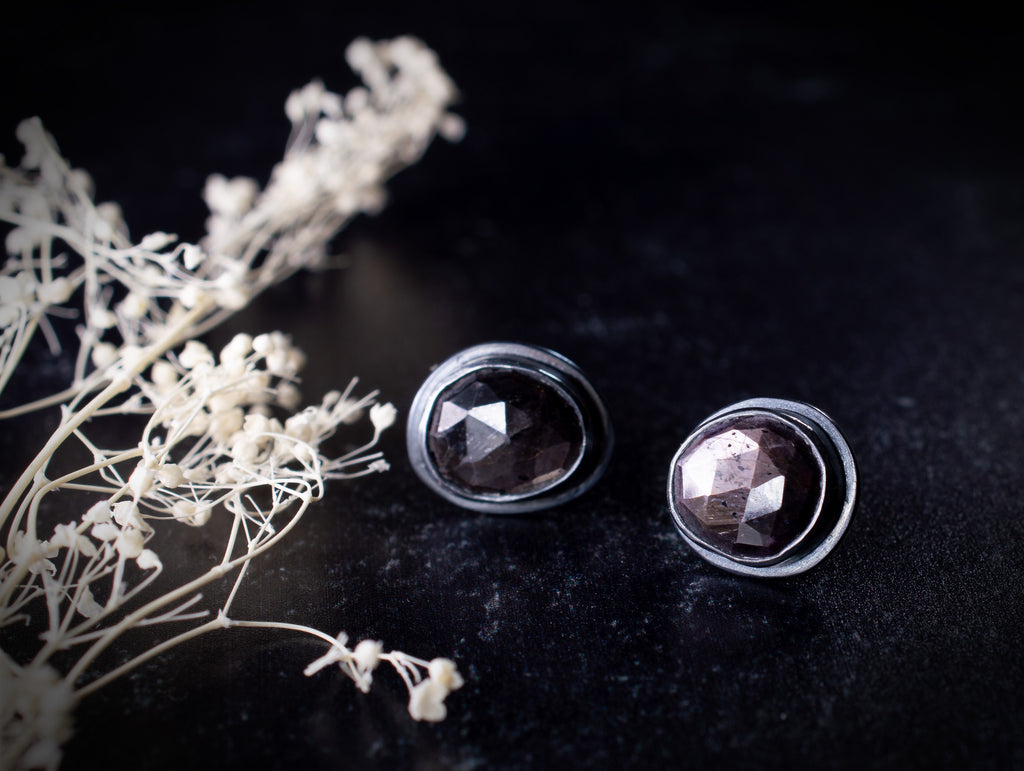 Grey Sapphire Studs, e35 – Noduri