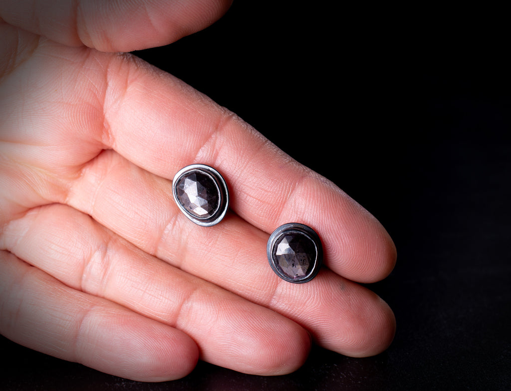 Grey Sapphire Studs, e35 – Noduri