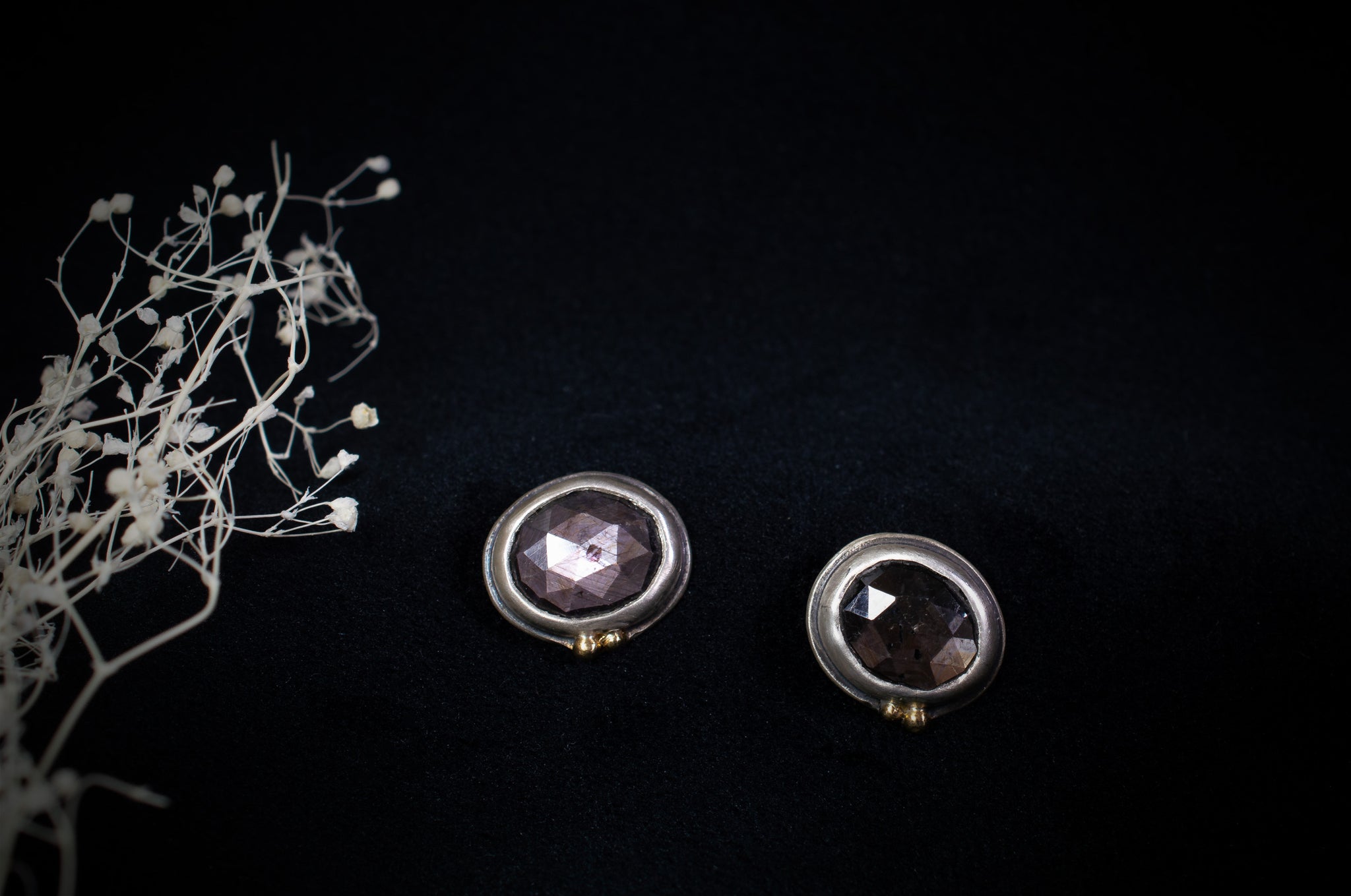 Bronze Sapphire Stud Earrings with Gold Accents, e43